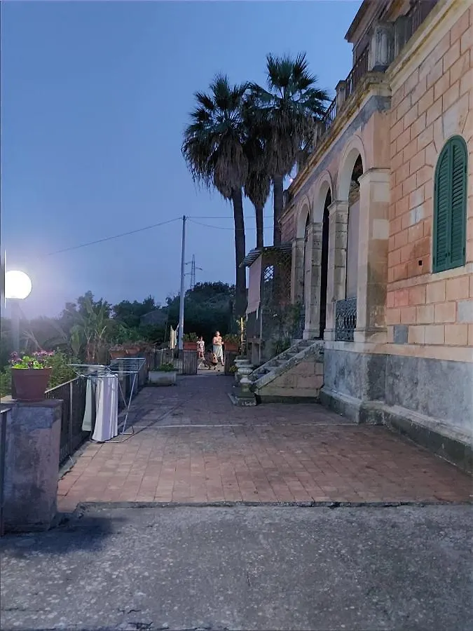 Casa Delle Palme Giarre Sicilia A 3 Km Dal Mareヴィラ 0*,  イタリア